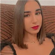 Estudiante universitaria que imparte clases tanto a primaria como secundaria